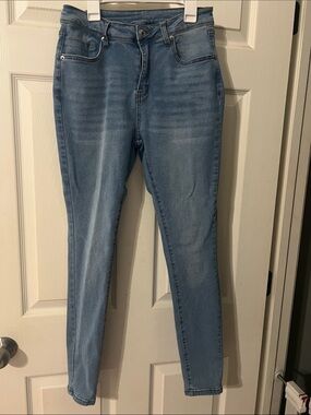 Classic High-Rise Light Blue Women's Boutique Jeans